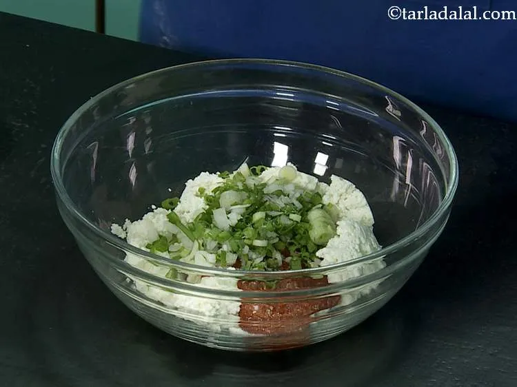 स्टेप 6 – इसके अलावा, तीखे स्वाद और कुरकुरेपन के लिए इसमें थोड़ा …