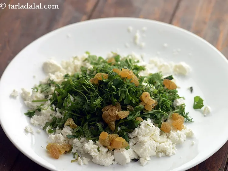 स्टेप 5 – किशमिश डालें।