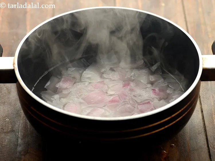 स्टेप 20 – अच्छी तरह से मिलाएं और मध्यम आंच पर बीच-बीच में …