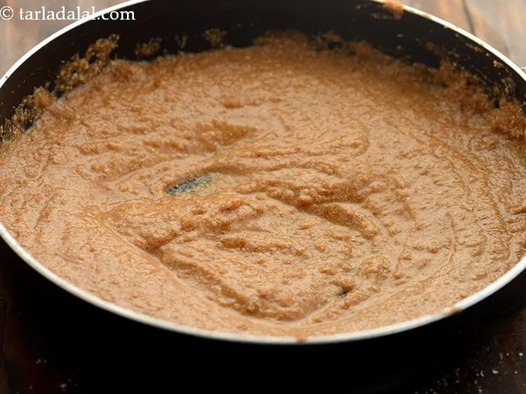 स्टेप 39 – मध्यम आंच पर २ मिनट के लिए बीच-बीच में हिलाते …