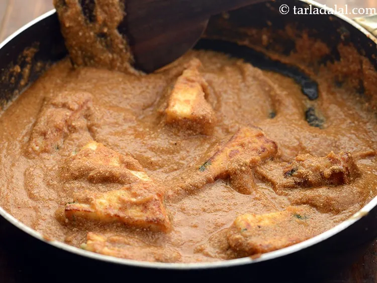 स्टेप 41 – धीरे से मिलाएं और मध्यम आंच पर १ से २ …