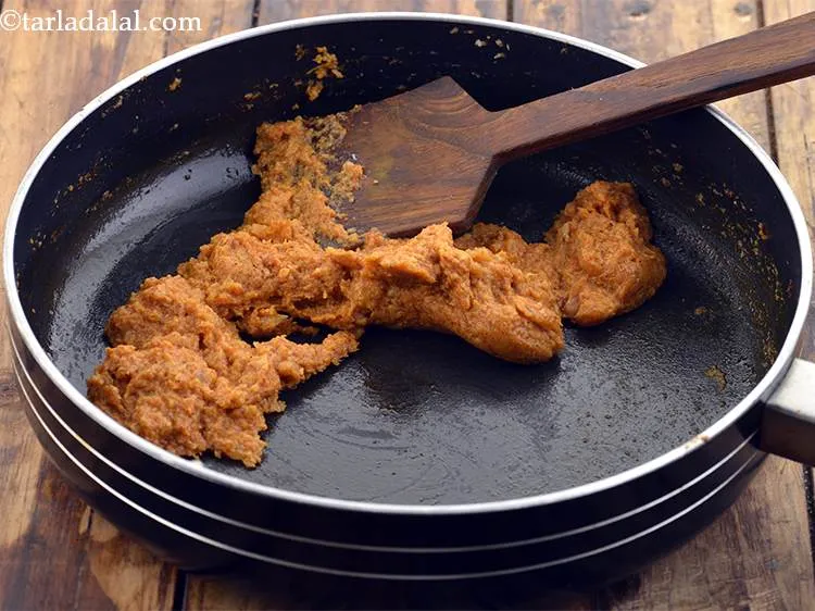 स्टेप 25 – मध्यम आंच पर १ मिनट तक पकाएं।