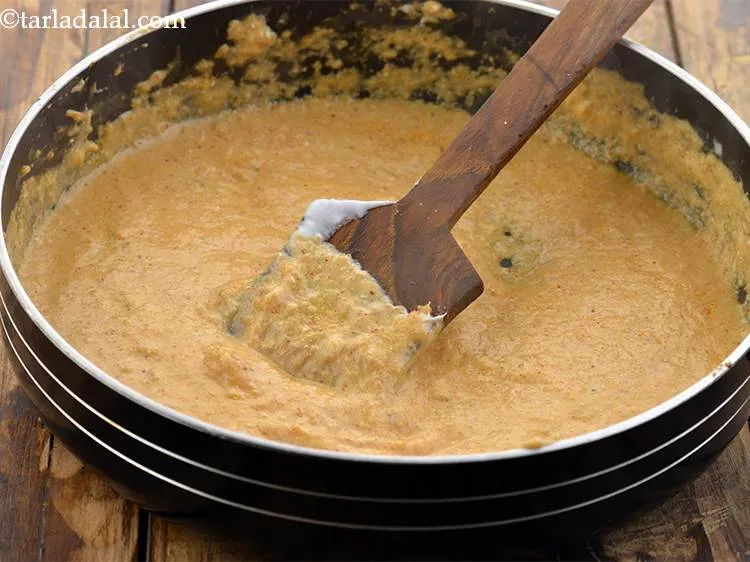 स्टेप 27 – अच्छी तरह से मिलाएं और धीमी आंच पर लगातार हिलाते …