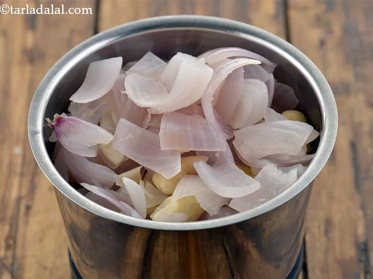 स्टेप 9 – एक छोटे मिक्सर जार में मिश्रण को डालें। हमेशा एक …