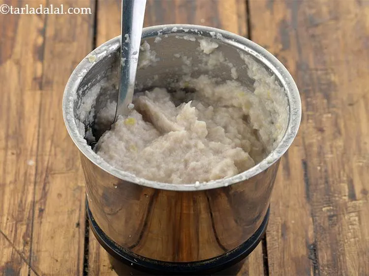 स्टेप 10 – इसे स्मूद होने तक पीस लें। एक तरफ रख दें।