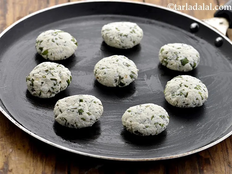 Step 14 – Place the tikkis on the tava.