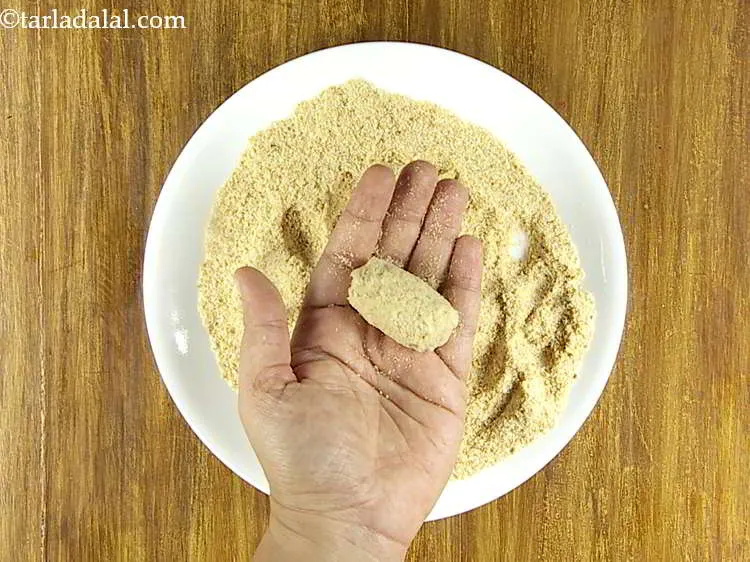 स्टेप 25 – उन्हें ब्रेड क्रम्ब्स में रोल करें जब तक कि वे …