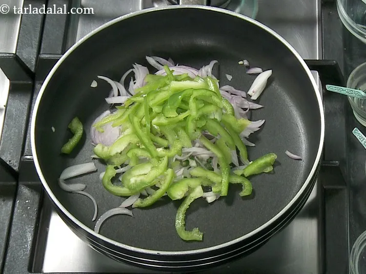 Step 5 – Add capsicum. Make use of any crunchy vegetables like baby corn, purple cabbage, bell pepper, …