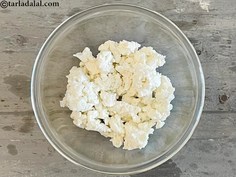Step 19 – In a deep bowl, put&nbsp;<meta charset="UTF-8" />3/4 cup&nbsp;<a href="glossary-crumbled-paneer-997i">crumbled paneer (cottage cheese)</a>.&nbsp;Paneer&nbsp;contains high quality&nbsp;<a href="https://www.tarladalal.com/recipes-for-Protein-Rich-Foods-Indian-Veg-Protein-Rich-Recipes-695">protein</a>&nbsp;and&nbsp;<a …