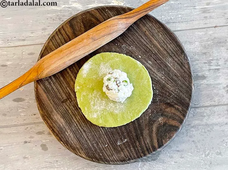 Step 28 – Place a portion of the paneer stuffing in the center of the circle.