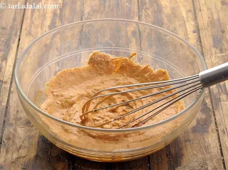 स्टेप 13 – अच्छी तरह से एक व्हिस्क का उपयोग करके मिक्स करें …