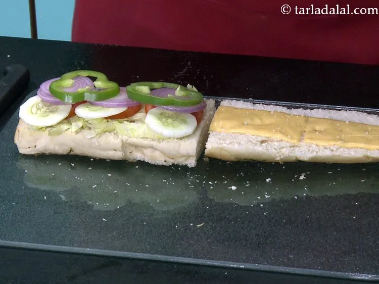 स्टेप 27 – इसके ऊपर २ शिमला मिर्च के रिंग को समान रूप …