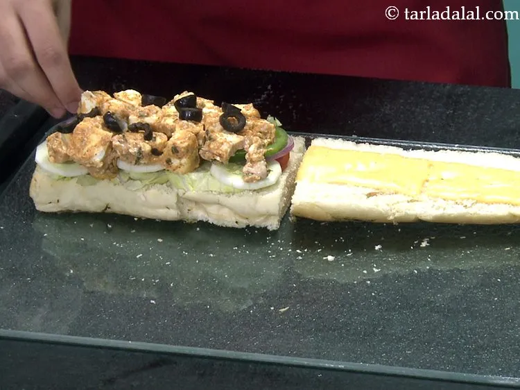 स्टेप 29 – इसके ऊपर १ टेबल-स्पून काले जैतून फैलाएं। आप चाहें तो …