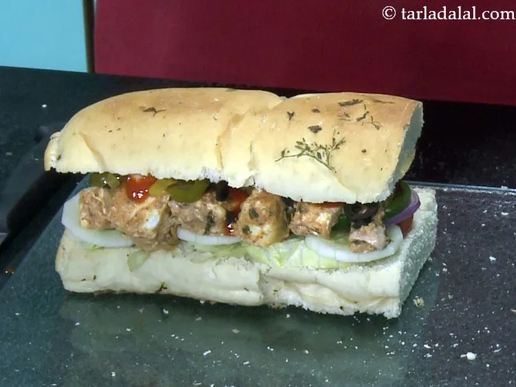 स्टेप 34 – इसे सैंडविच ब्रेड के ऊपरी आधे हिस्से के साथ सैंडविच …