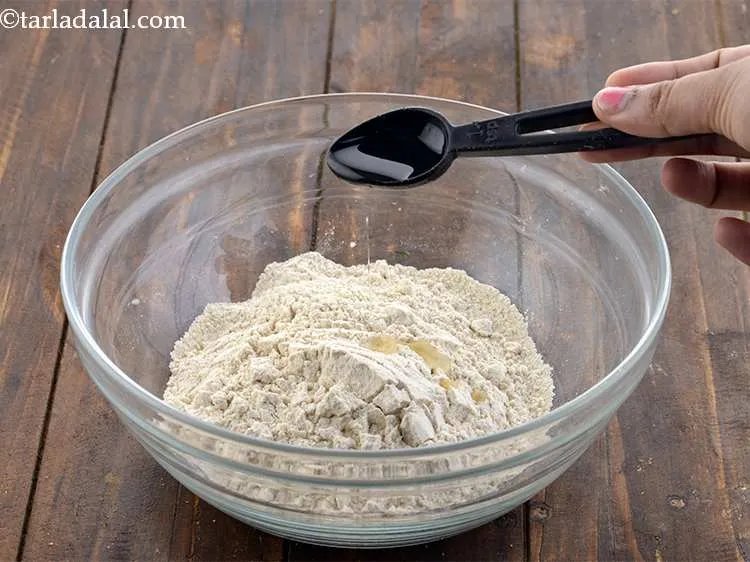 Step 3 – Add &frac12; tsp of oil to this. Adding oil makes the chapatis soft.&nbsp;