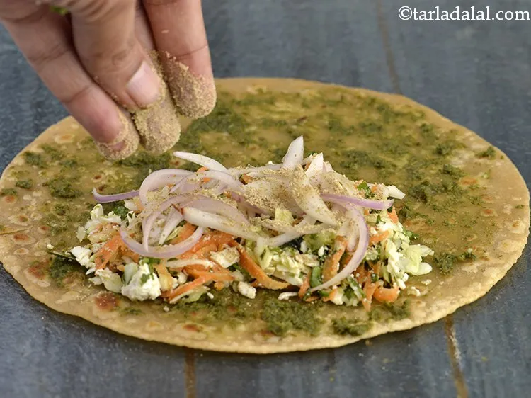 Step 31 – Sprinkle little chaat masala over it.&nbsp;