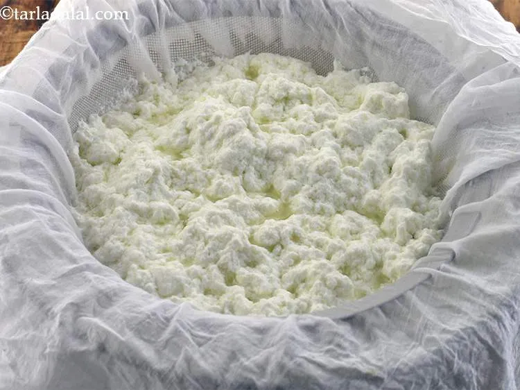 स्टेप 15 – एक साफ मलमल के कपड़े से छान लें। आप बर्फ …