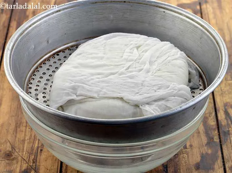 Step 26 – Place the shaped<strong> paneer</strong> over it.