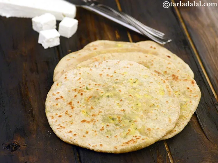 स्टेप 24 – शेष आटे और स्टफिंग के साथ दोहराकर ४ और पराठे …