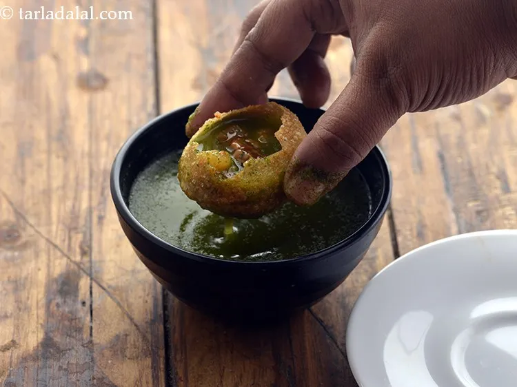 Step 32 – Dip the entire puri in the teekha pudina pani.