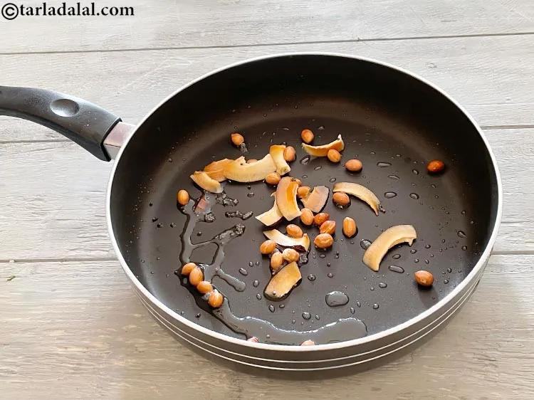 स्टेप 12 – मध्यम आंच पर उन्हें सुनहरा भूरा होने तक तलें<span style=""font-size:11.0pt""><span …