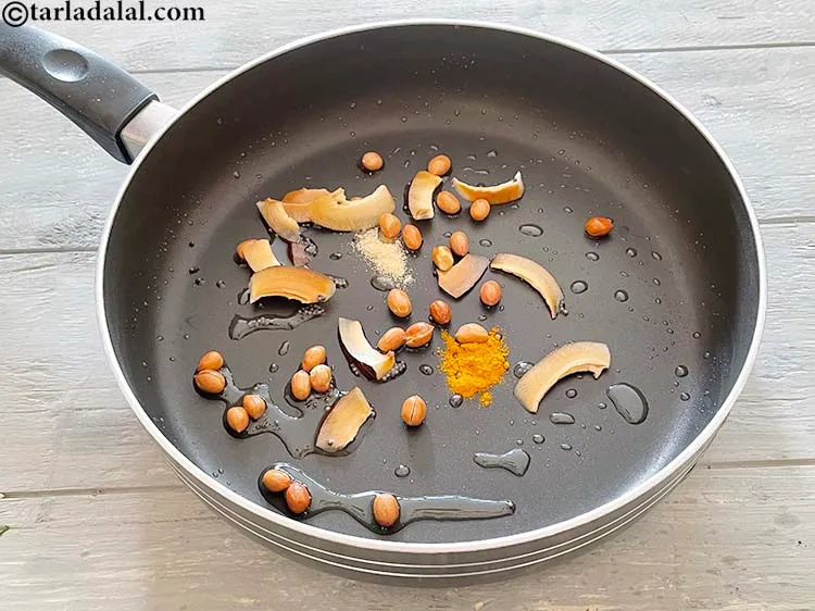 स्टेप 14 – <a href=""https://www.tarladalal.com/glossary-turmeric-powder-haldi-hindi-645i"">हल्दी पाउडर</a>&nbsp;<span style=""font-size:11.0pt""><span style=""background-color:white""><span style=""font-family:"Nirmala UI",sans-serif""><span style=""color:black"">डालें।</span></span></span></span>