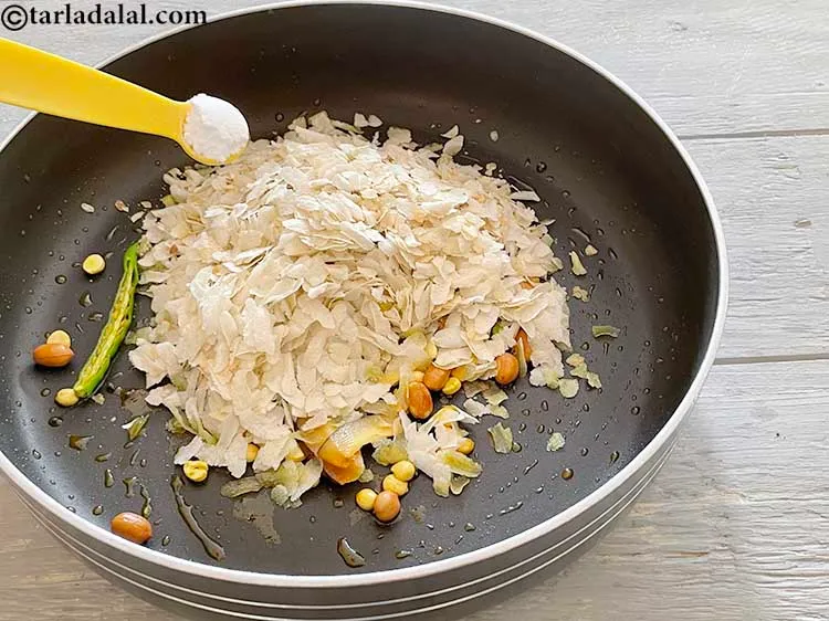 स्टेप 20 – &nbsp;<a href=""https://www.tarladalal.com/glossary-powdered-sugar-hindi-280i"">पीसी हुई शक्कर</a>&nbsp;<span style=""font-size:11.0pt""><span style=""background-color:white""><span style=""font-family:"Nirmala UI",sans-serif""><span style=""color:black"">डालें। यह …