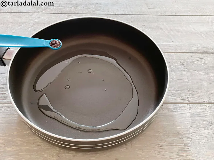 स्टेप 9 – <a href=""https://www.tarladalal.com/glossary-mustard-seeds-sarson-rai-sarson-ke-beej-hindi-525i"">सरसों</a>&nbsp;के दानें&nbsp;<span style=""font-size:11.0pt""><span style=""background-color:white""><span style=""font-family:"Nirmala UI",sans-serif""><span style=""color:black"">डालें।</span></span></span></span>
