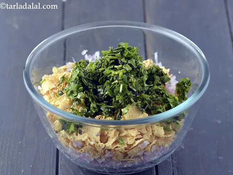 स्टेप 18 – धनिया डालें।