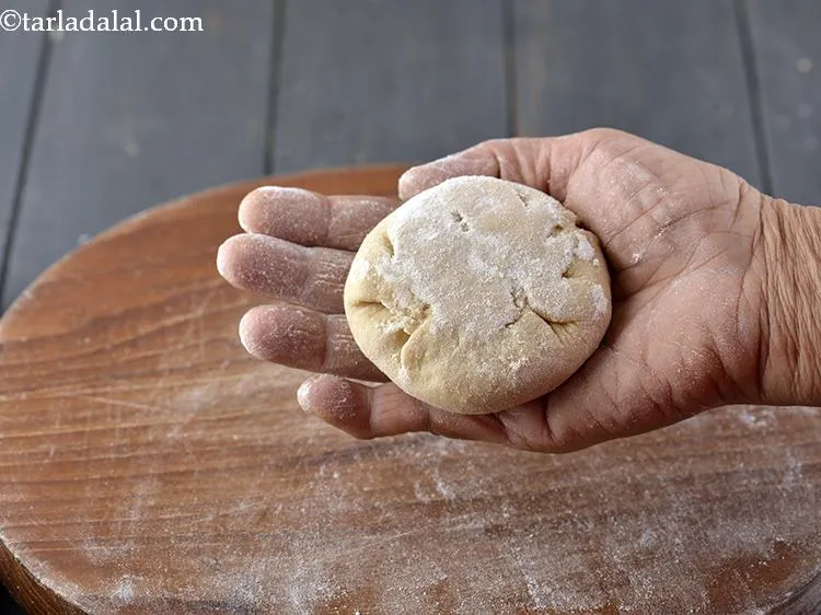 स्टेप 26 – सभी पक्षों को एक साथ बीच में लाएं और कसकर …