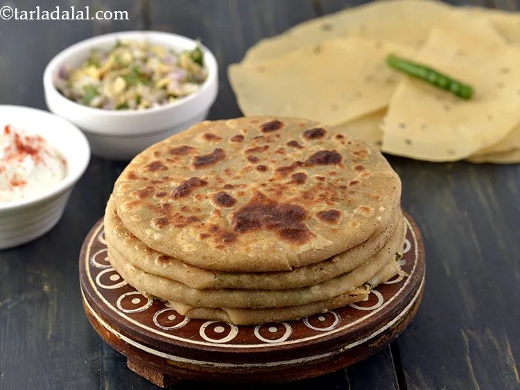 स्टेप 31 – <strong>पापड़ पराठा</strong> को गरमा गरम परोसें। अगर आपको भरवां पापड़ …