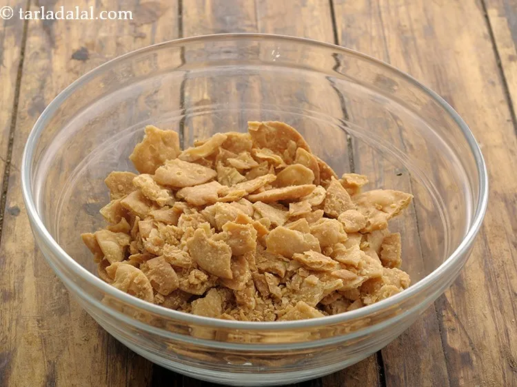 Step 2 – To make<strong> dahi papdi aloo kabuli chana chaat</strong>, take 2 cups of crushed readymade papdi …