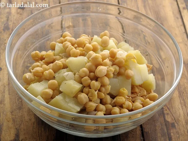 Step 4 – Add kabuli chana.