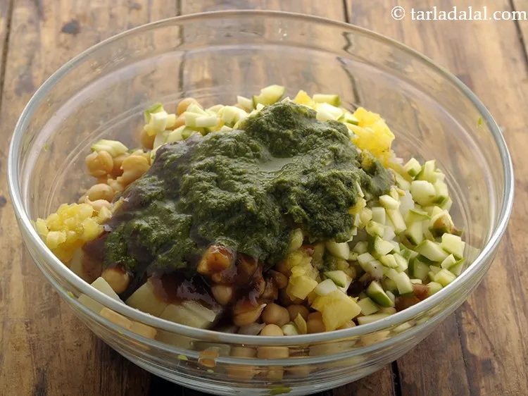 Step 8 – Add green chutney.&nbsp;