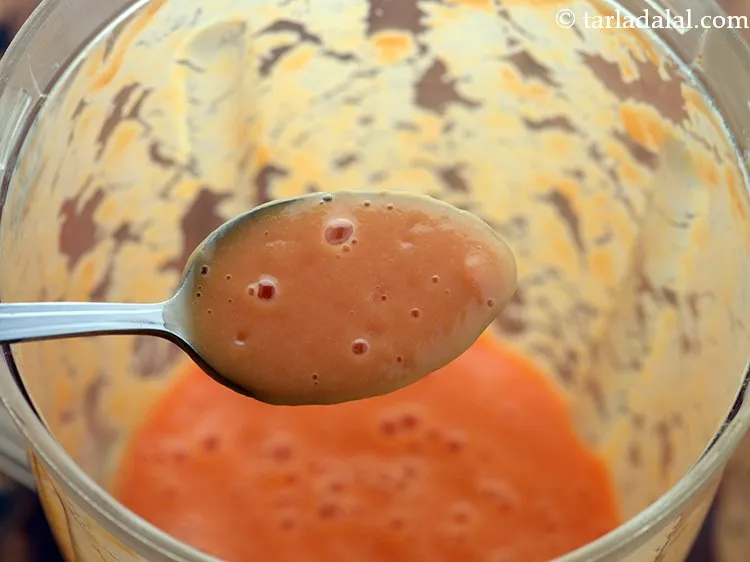 स्टेप 9 – मुलायम और झागदार होने तक पीस लें।