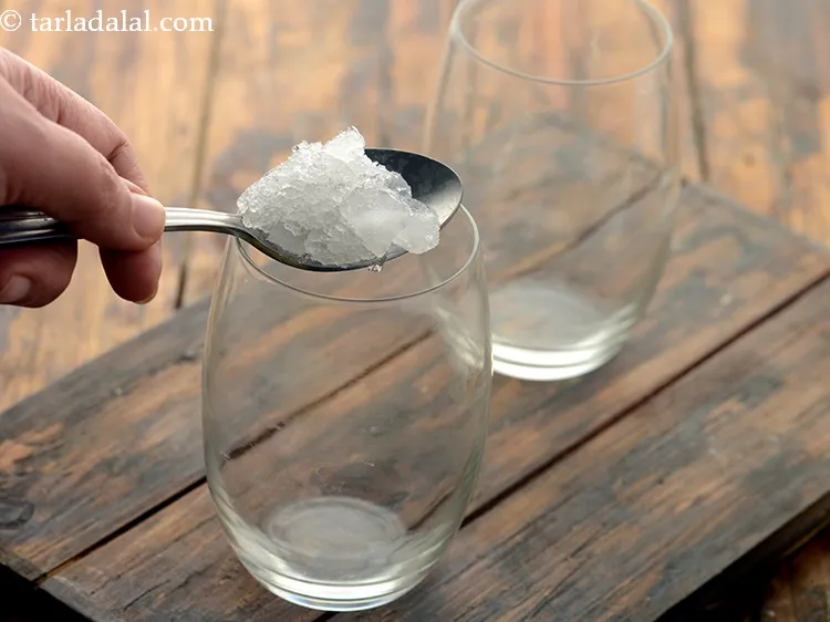 Step 13 – Place crushed ice in glasses.