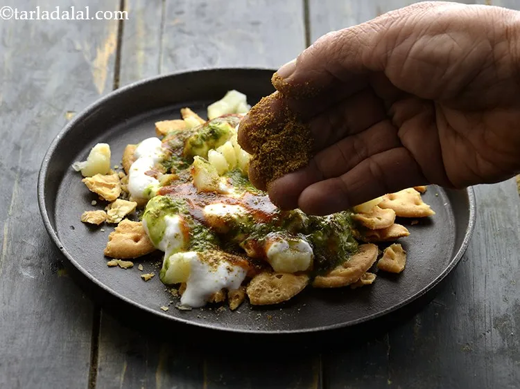 Step 20 – Also, sprinkle &frac14; tsp <a href="https://www.tarladalal.com/How-To-Make-Coriander-Cumin-Seeds-Powder-33531r" target="_blank">cumin seeds powder</a>.