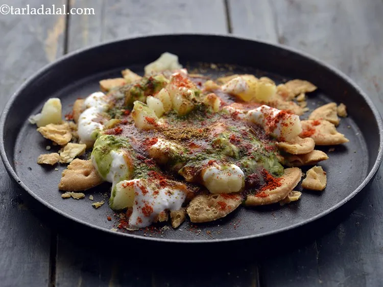 Step 21 – Finally, sprinkle &frac14; tsp chilli powder over it.