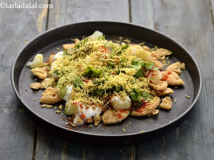 Step 23 – Also, sprinkle the sev and our <strong>papdi chaat</strong> is ready to serve.