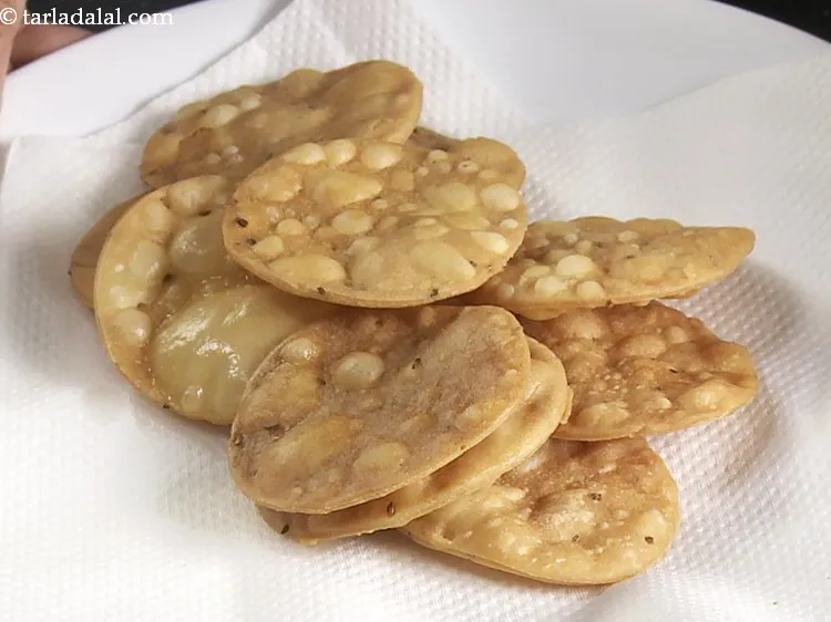 स्टेप 19 – सोखने वाले कागज पर निकाल लें।