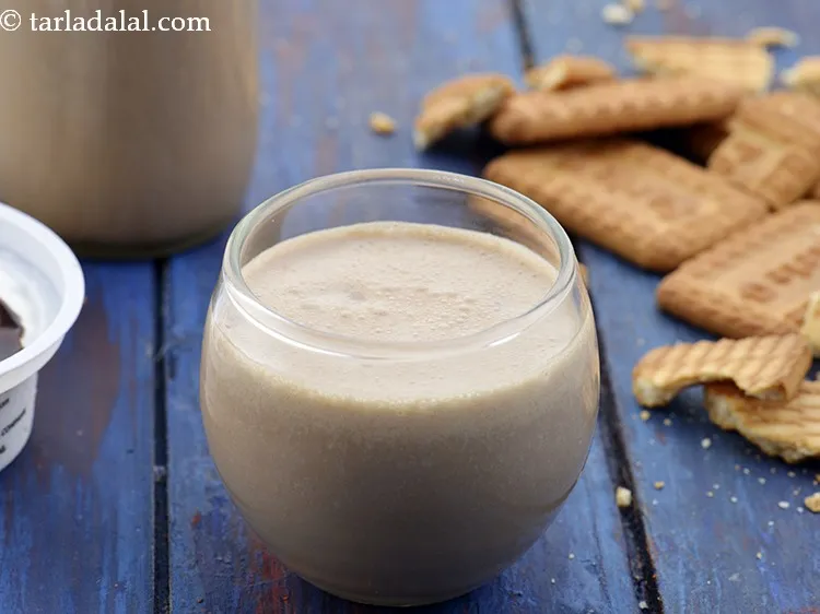 Step 8 – Serve&nbsp;<strong>Parle g milkshake | parle g biscuit milkshake | Indian style parle g milkshake |</strong>&nbsp;immediately …