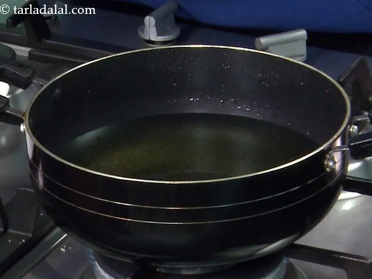 Step 20 – Heat the oil in a deep non-stick kadhai.&nbsp;