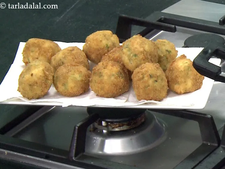 Step 22 – Drain c<strong>heese pasta balls kids recipe</strong> on an absorbent paper.