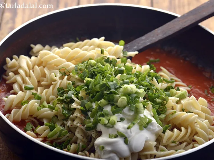 Step 37 – To make the&nbsp;pasta in red sauce&nbsp;more nutritious, add veggies to it.