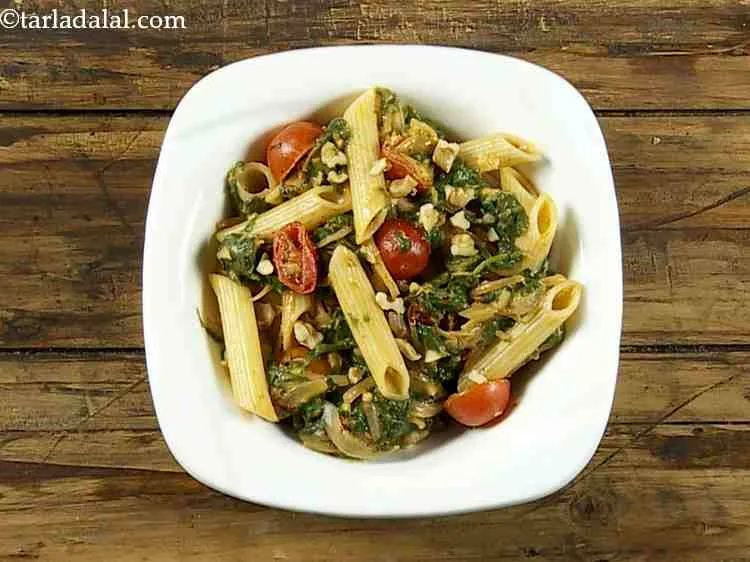 Step 14 – Garnish with walnuts. They add a crunchy and nutty element to the&nbsp;<strong>Indian style tomatoes spinach&nbsp;pasta&nbsp;|&nbsp;creamy …