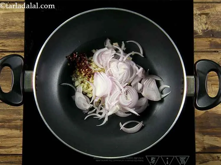 Step 4 – Add chilli flakes to give a spicy kick to the pasta.