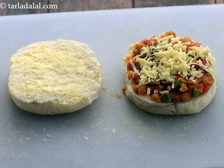 Step 28 – Sprinkle 1 tbsp of cheese. Instead of grated processed cheese, you can place 1 cheese …