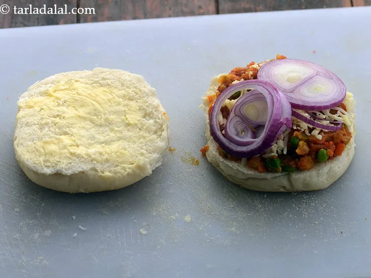 Step 29 – Place 2 onion rings over it. Jains can place shredded cabbage instead of onions.