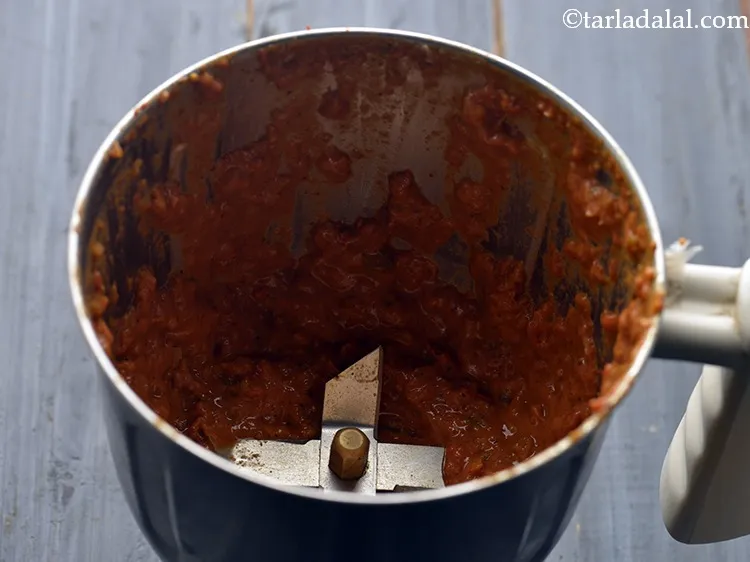 स्टेप 17 – मिश्रण को हल्का ठंडा होने दें। एक अनोखा माउथफिल पाने …