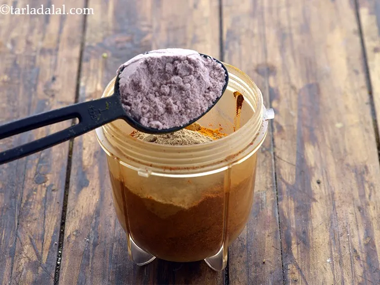 स्टेप 13 – काला नमक डालें। यदि आपके पास काला नमक नहीं है, …